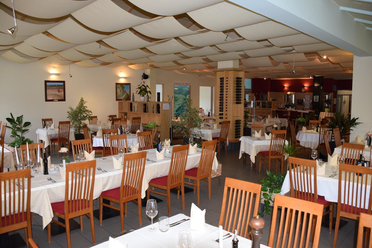 Restaurant Bric Dekani Exterior foto
